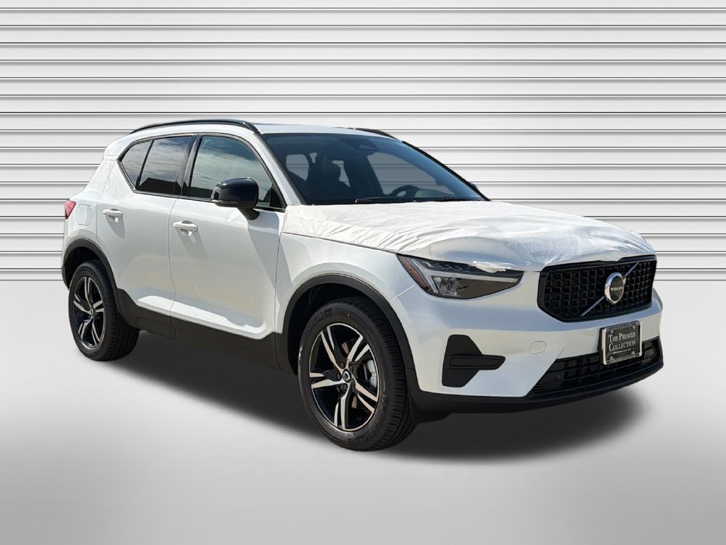 New 2026 Volvo XC40 B5 Core SUV