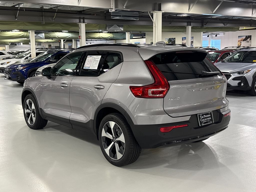 New 2026 Volvo XC40 B5 Core SUV