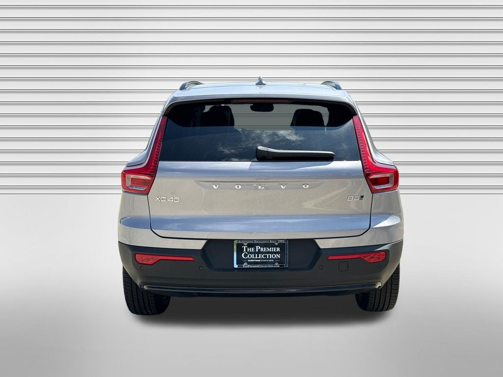 New 2026 Volvo XC40 B5 Plus SUV