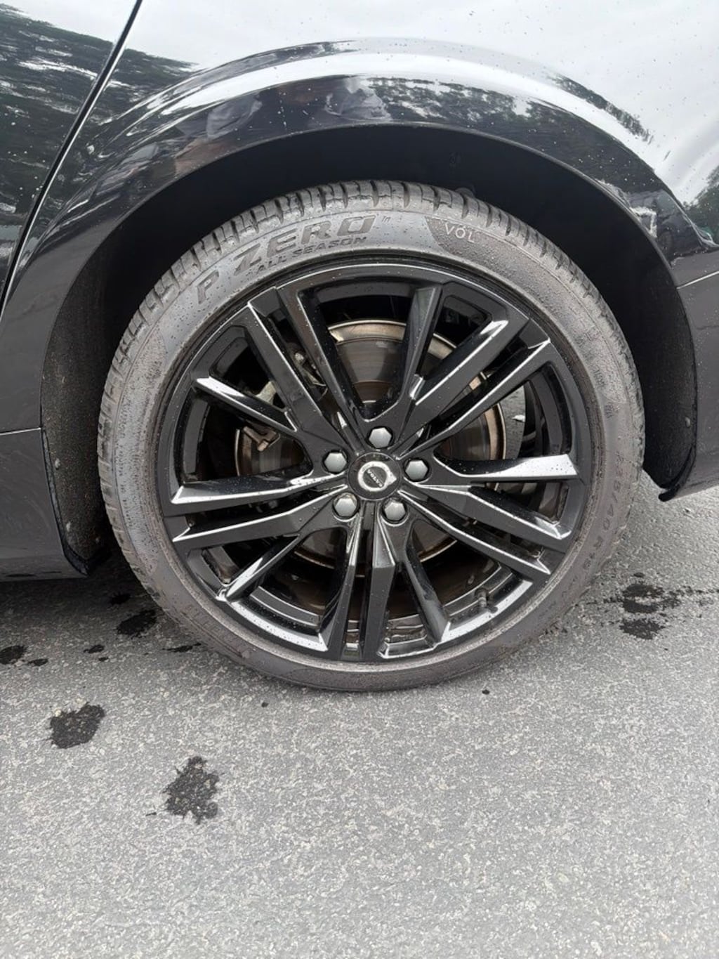 Certified 2024 Volvo S60 plug-in hybrid T8 Plus Black Edition Sedan