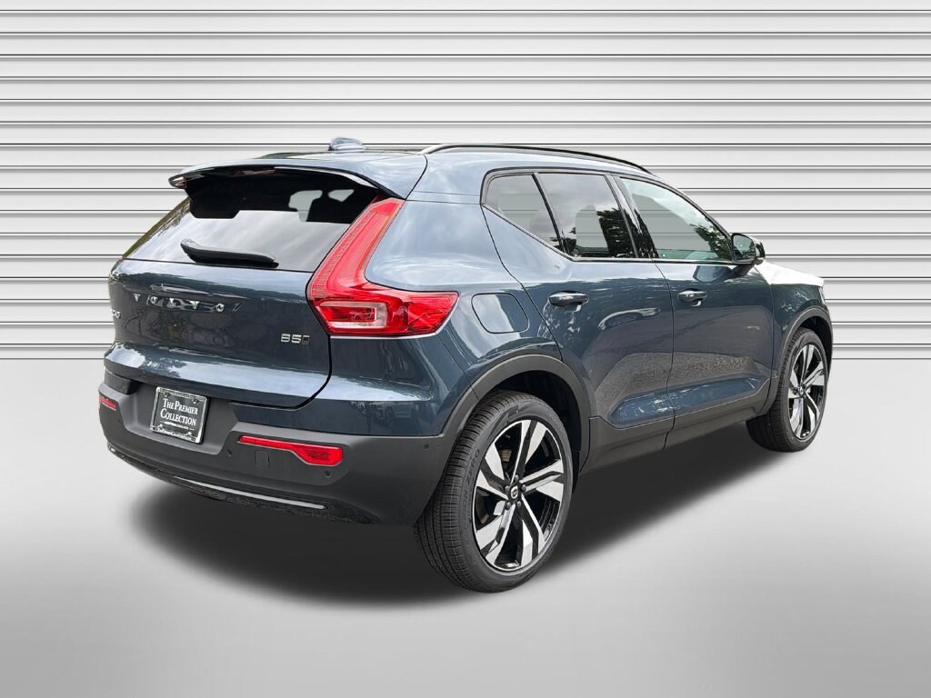 New 2026 Volvo XC40 B5 Ultra SUV