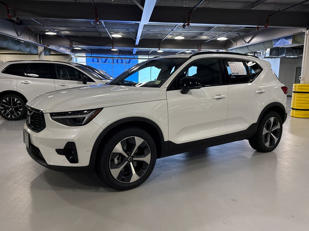 New 2026 Volvo XC40 B5 Plus SUV