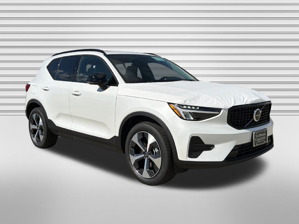 New 2026 Volvo XC40 B5 Core SUV