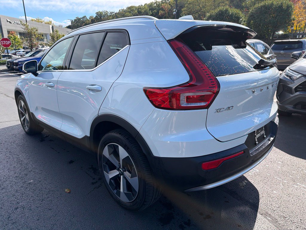 Used 2024 Volvo XC40 B5 Core SUV