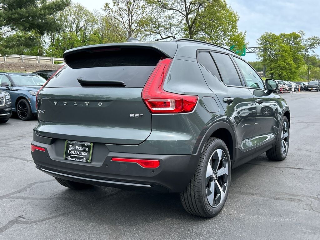 New 2026 Volvo XC40 B5 Core SUV