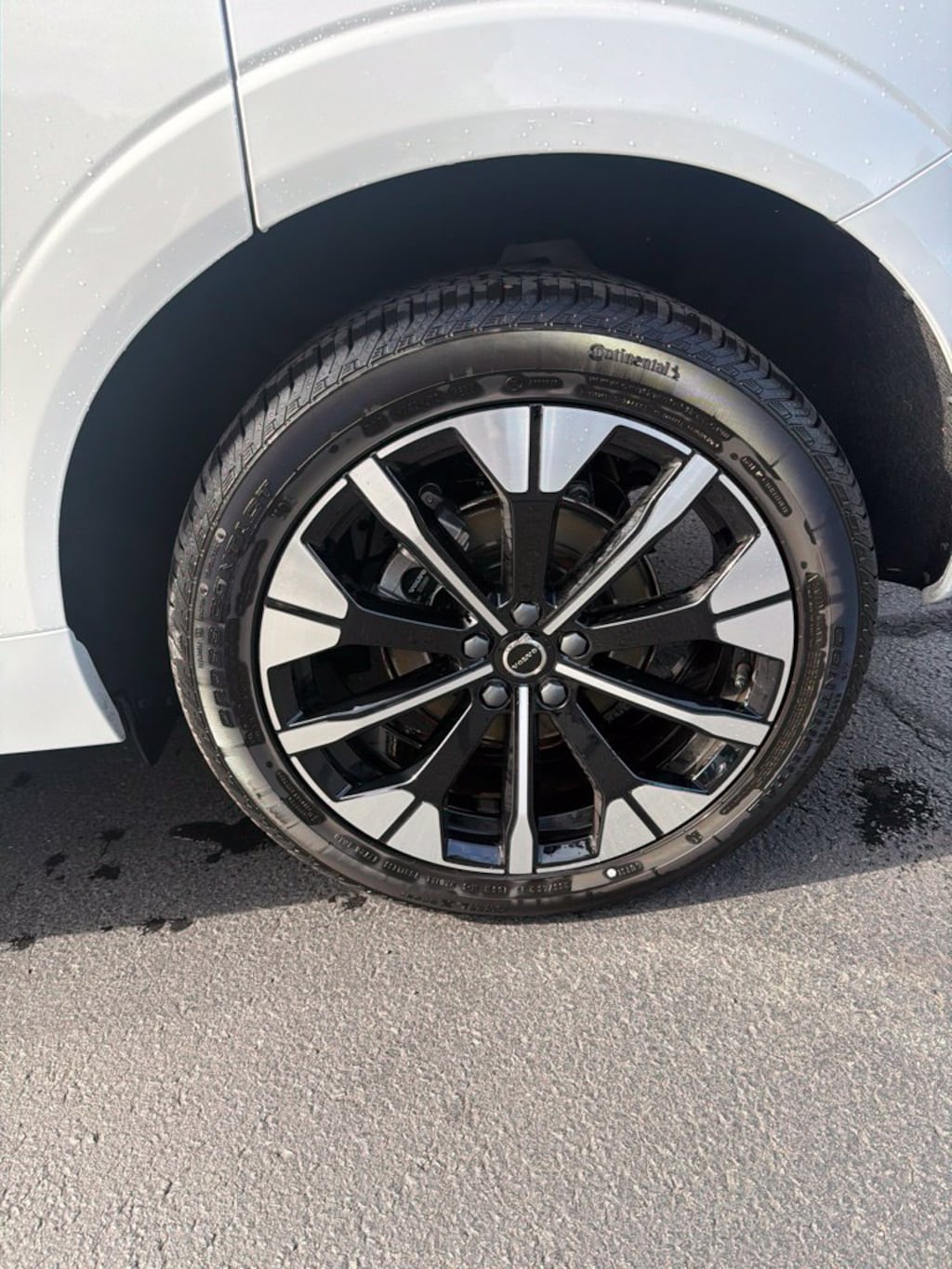New 2026 Volvo XC60 B5 Plus SUV