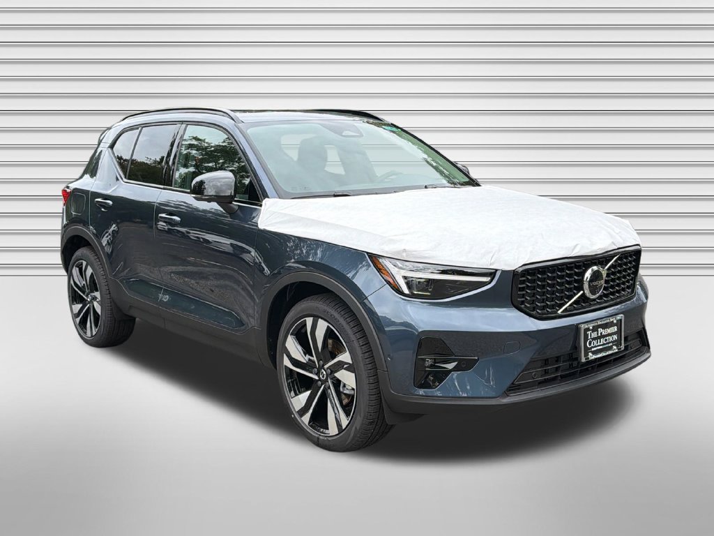 New 2026 Volvo XC40 B5 Ultra SUV