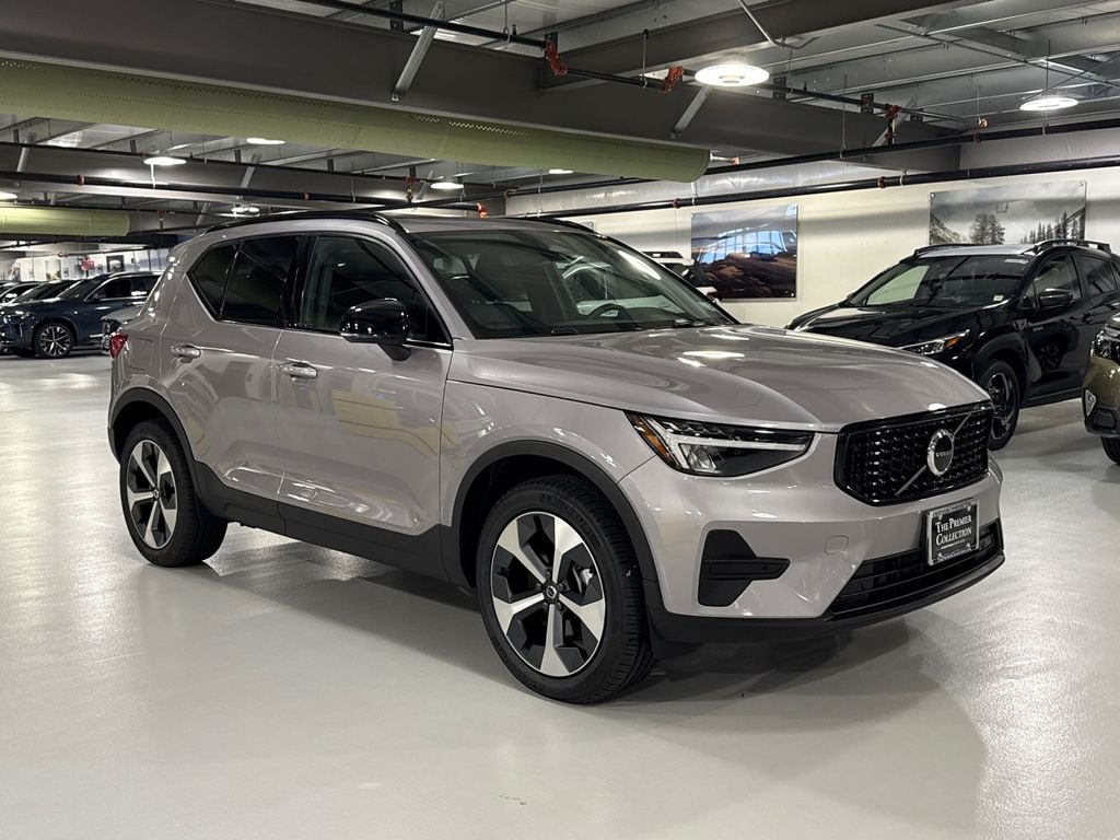New 2026 Volvo XC40 B5 Core SUV