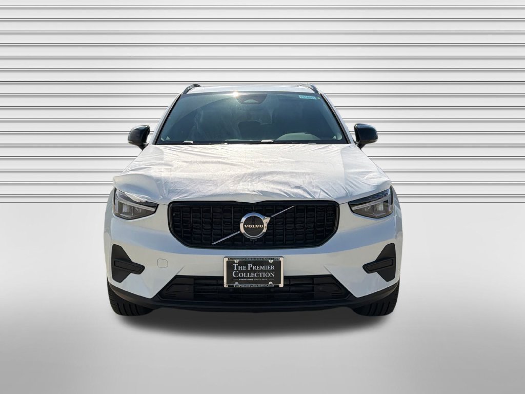 New 2026 Volvo XC40 B5 Core SUV