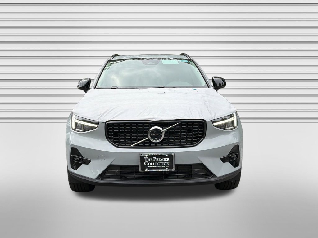 New 2026 Volvo XC40 B5 Plus SUV