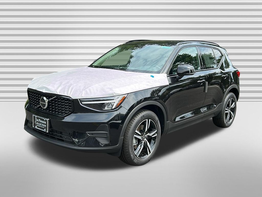 New 2026 Volvo XC40 B5 Core SUV