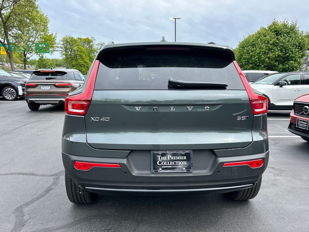New 2026 Volvo XC40 B5 Core SUV