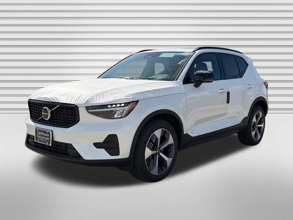 New 2026 Volvo XC40 B5 Core SUV