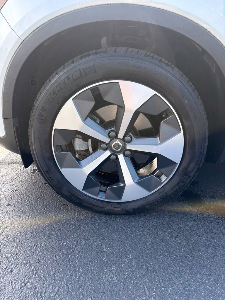 Used 2024 Volvo XC40 B5 Core SUV