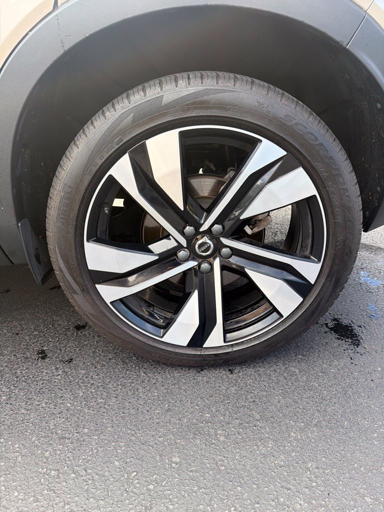 Used 2024 Volvo XC40 B5 Plus Dark Theme SUV