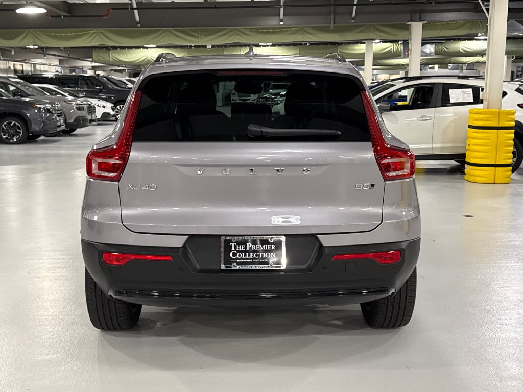 Used 2026 Volvo XC40 B5 Core SUV