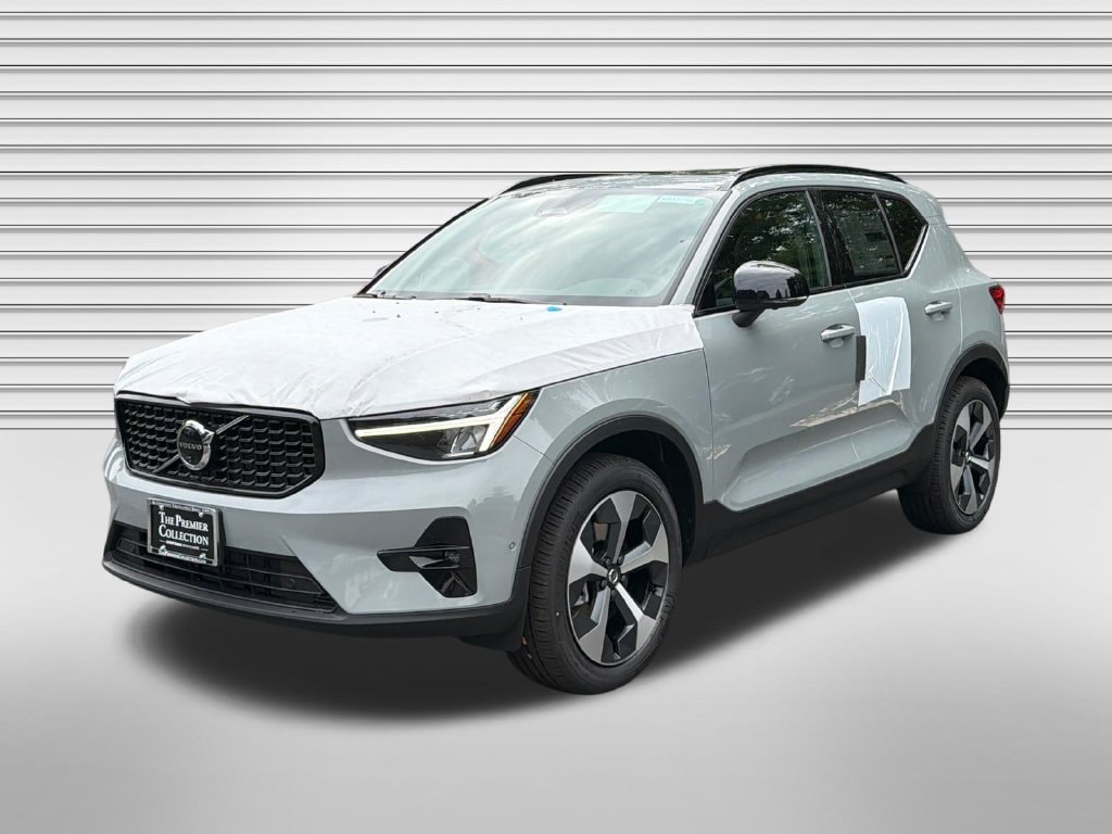 New 2026 Volvo XC40 B5 Plus SUV