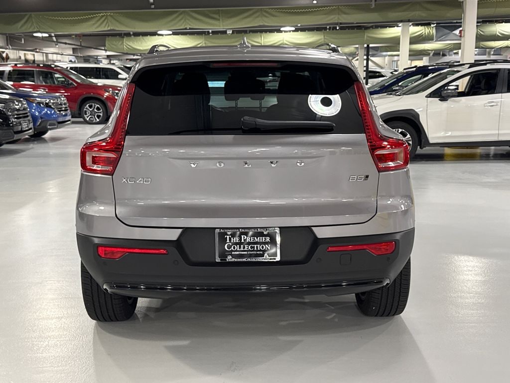 New 2026 Volvo XC40 B5 Core SUV