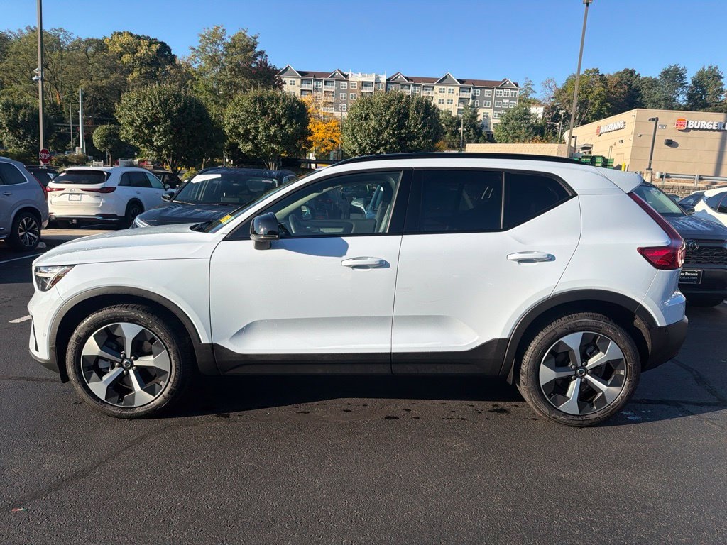 New 2026 Volvo XC40 B5 Plus SUV