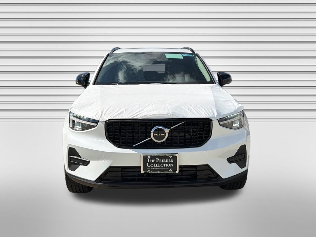 New 2026 Volvo XC40 B5 Core SUV