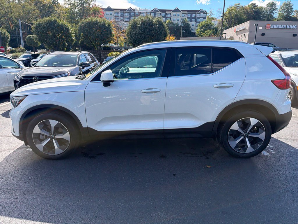 Used 2024 Volvo XC40 B5 Core SUV