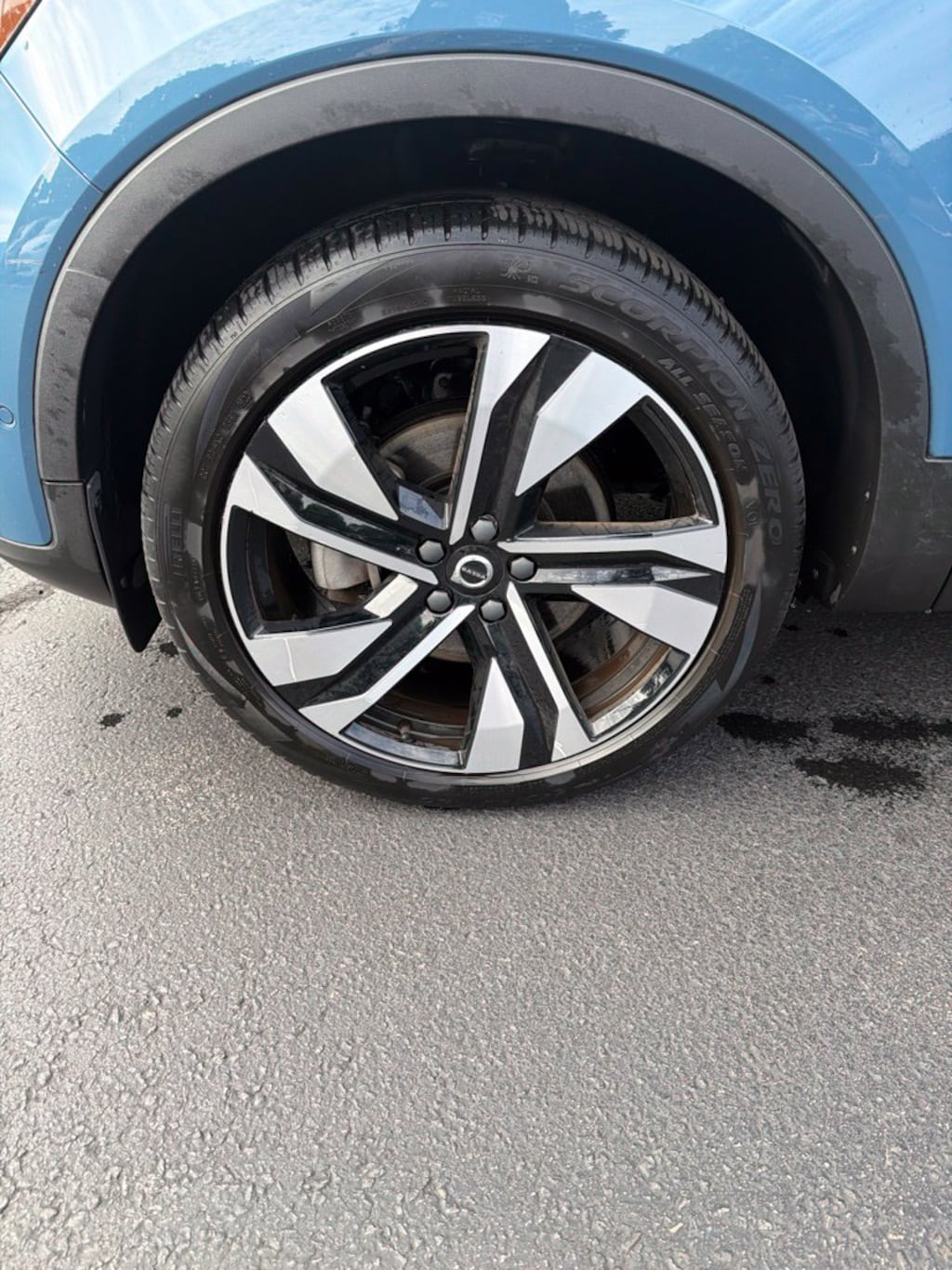 Certified 2024 Volvo XC40 B5 Plus Bright SUV