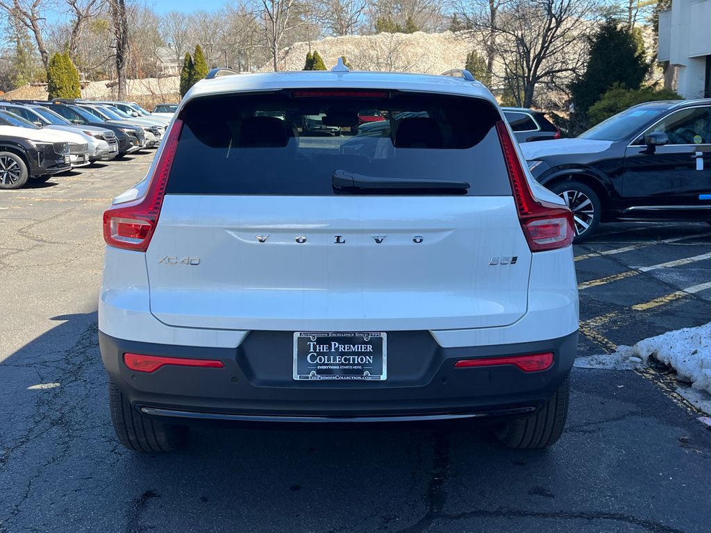 New 2026 Volvo XC40 B5 Ultra SUV