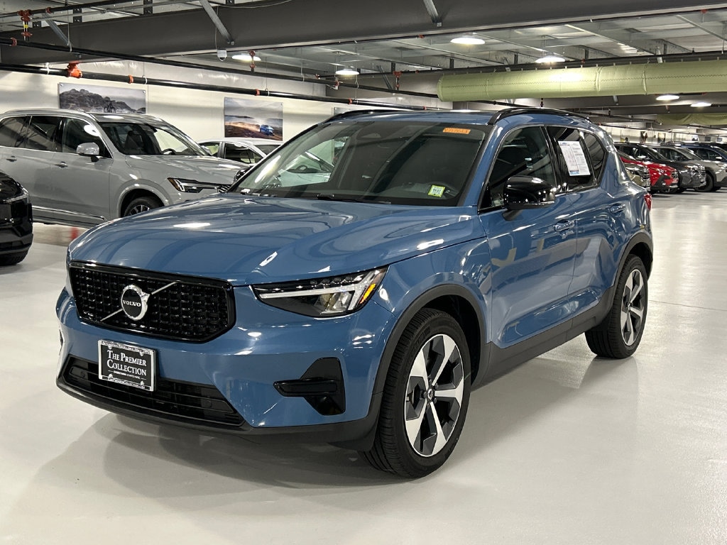 Certified 2024 Volvo XC40 B5 Core SUV