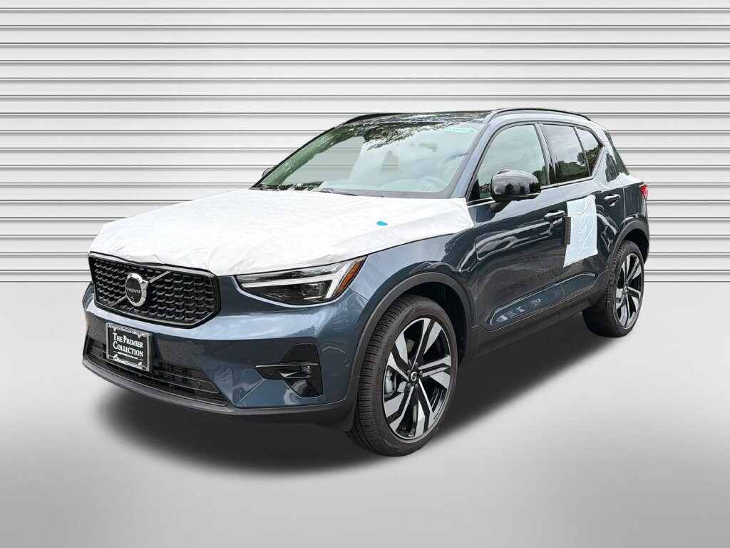 New 2026 Volvo XC40 B5 Ultra SUV