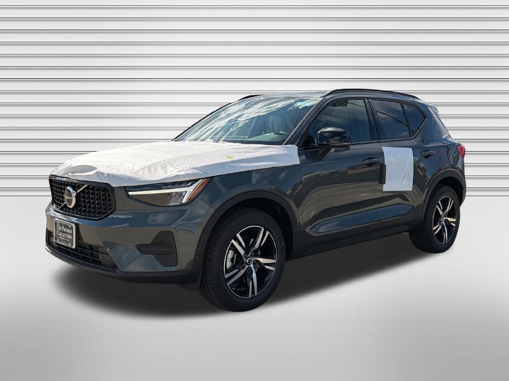 New 2026 Volvo XC40 B5 Core SUV