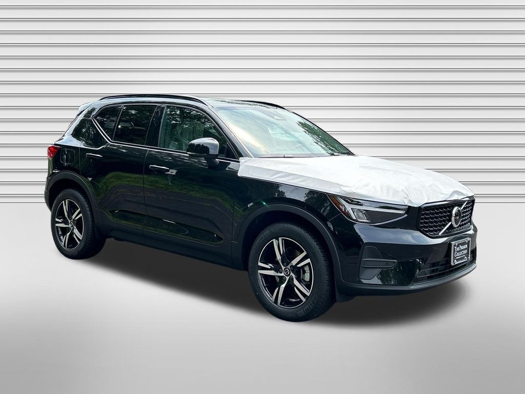 New 2026 Volvo XC40 B5 Core SUV