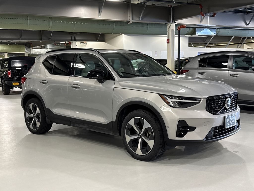 Certified 2024 Volvo XC40 B5 Plus Dark SUV