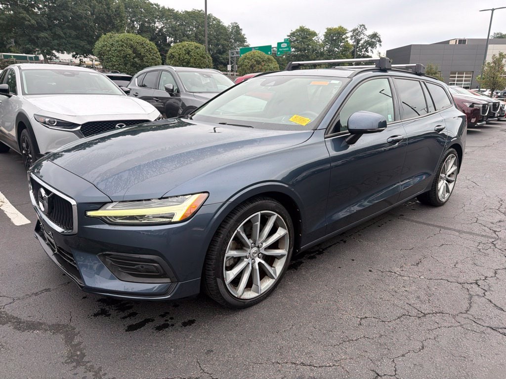 Used 2019 Volvo V60 T6 Momentum Wagon