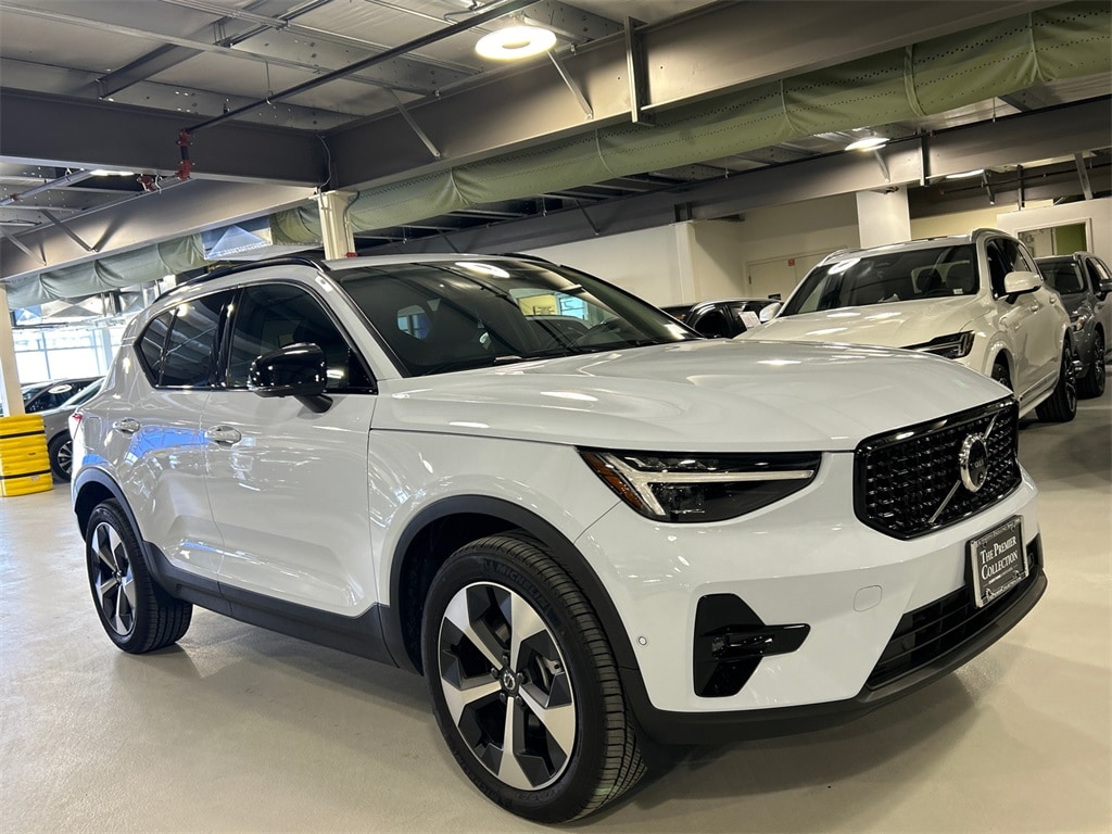 New 2026 Volvo XC40 B5 Plus SUV