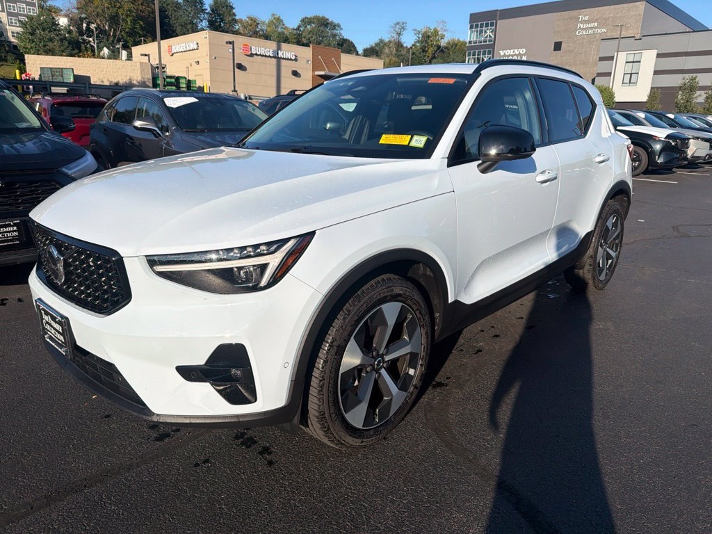 New 2026 Volvo XC40 B5 Plus SUV