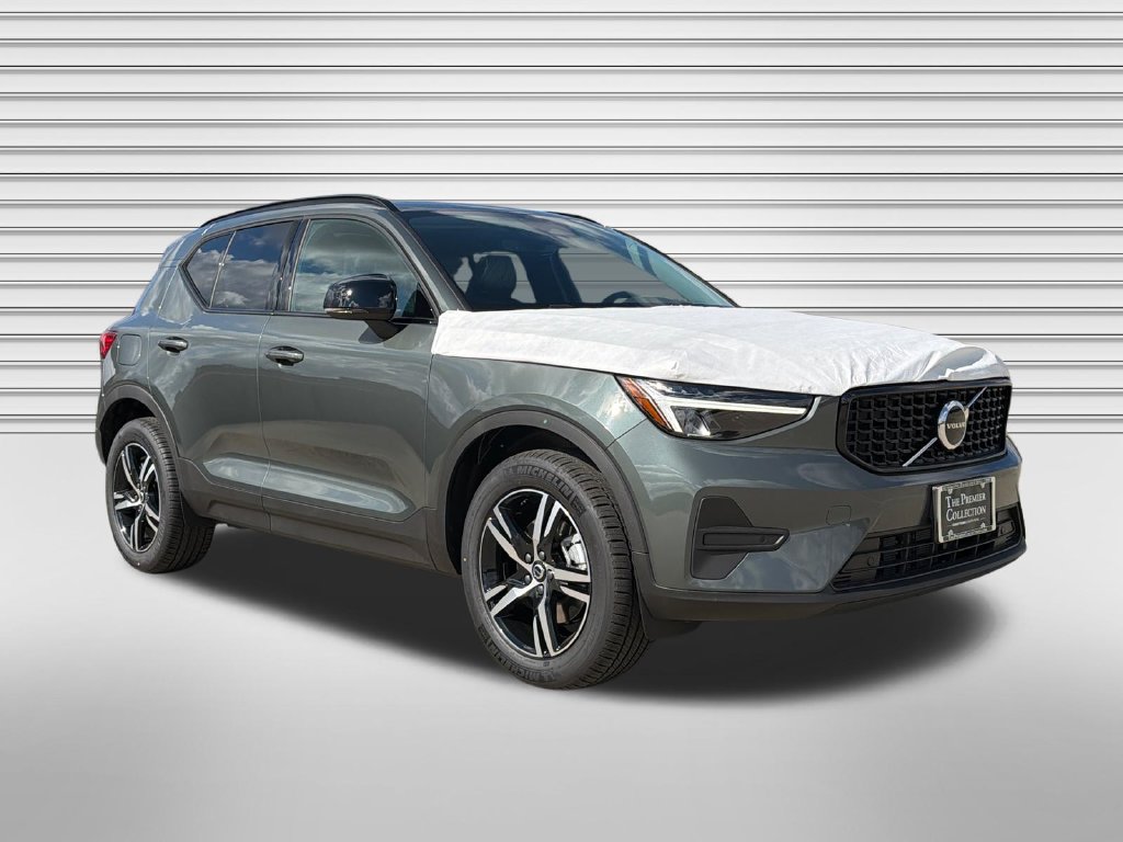 New 2026 Volvo XC40 B5 Core SUV