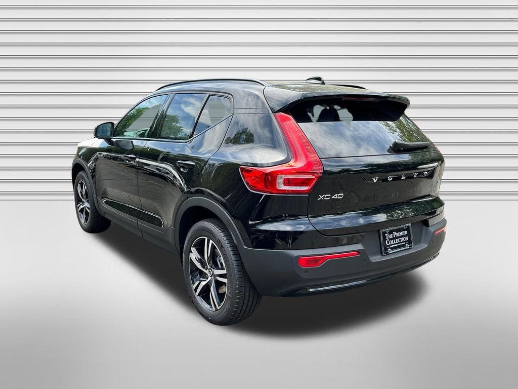 New 2026 Volvo XC40 B5 Core SUV
