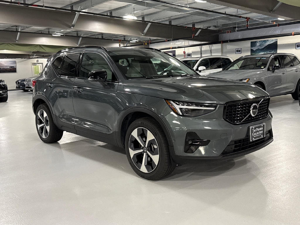 Certified 2026 Volvo XC40 B5 Plus SUV