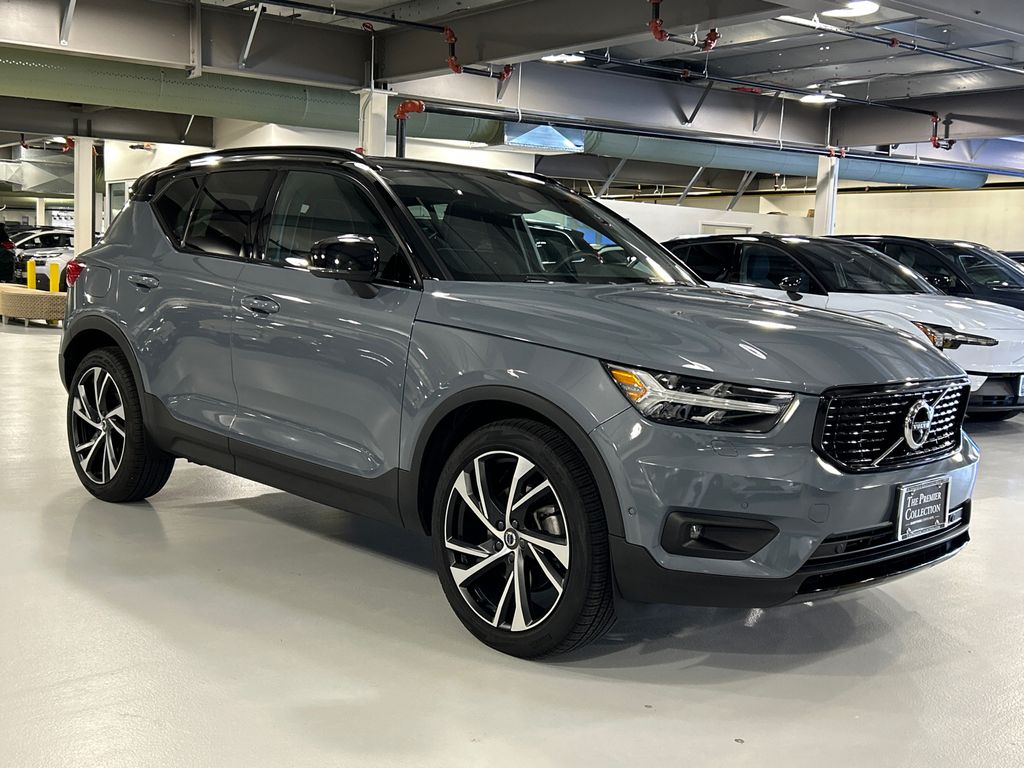 2022 Volvo XC40