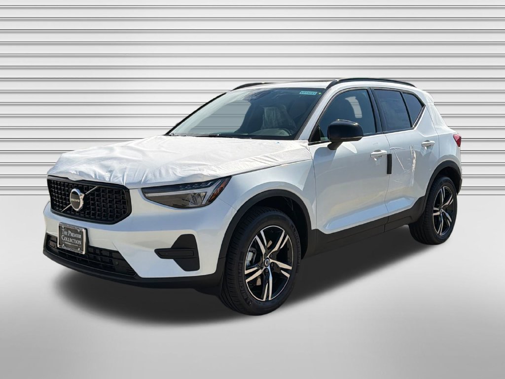 New 2026 Volvo XC40 B5 Core SUV
