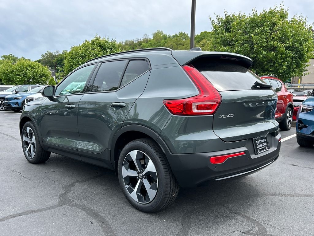 New 2026 Volvo XC40 B5 Core SUV