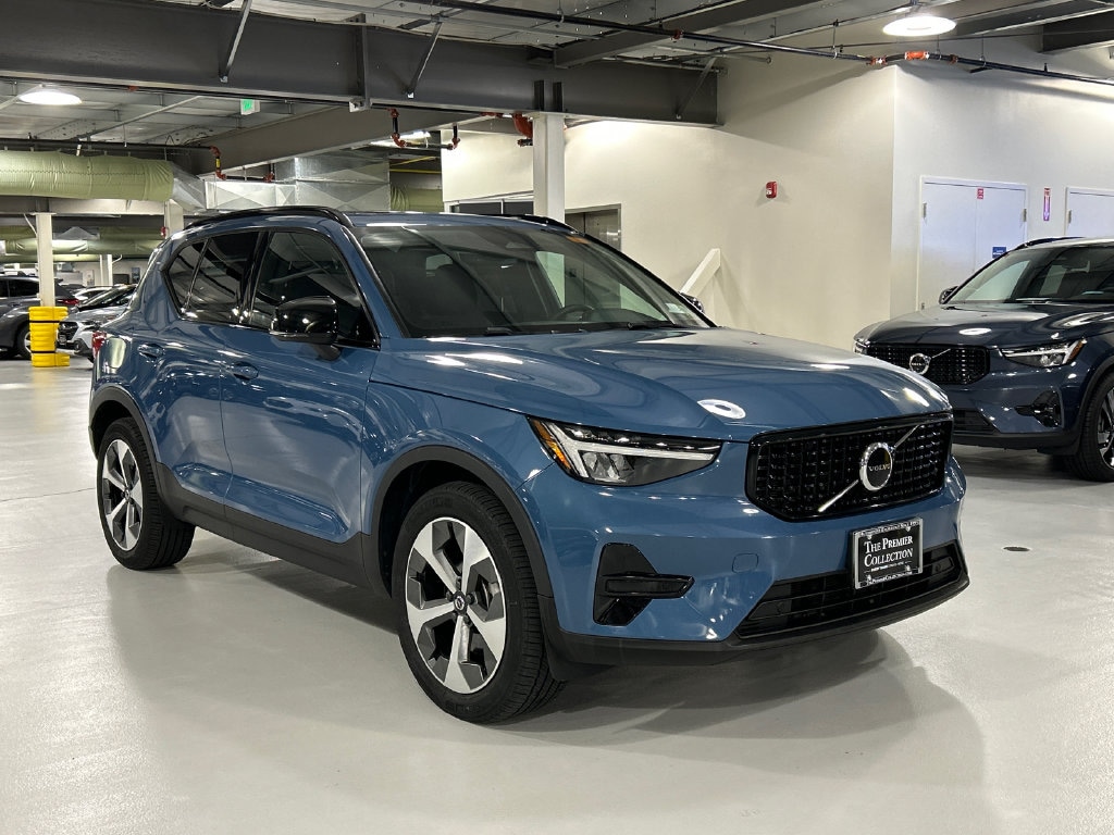 Certified 2024 Volvo XC40 B5 Core SUV