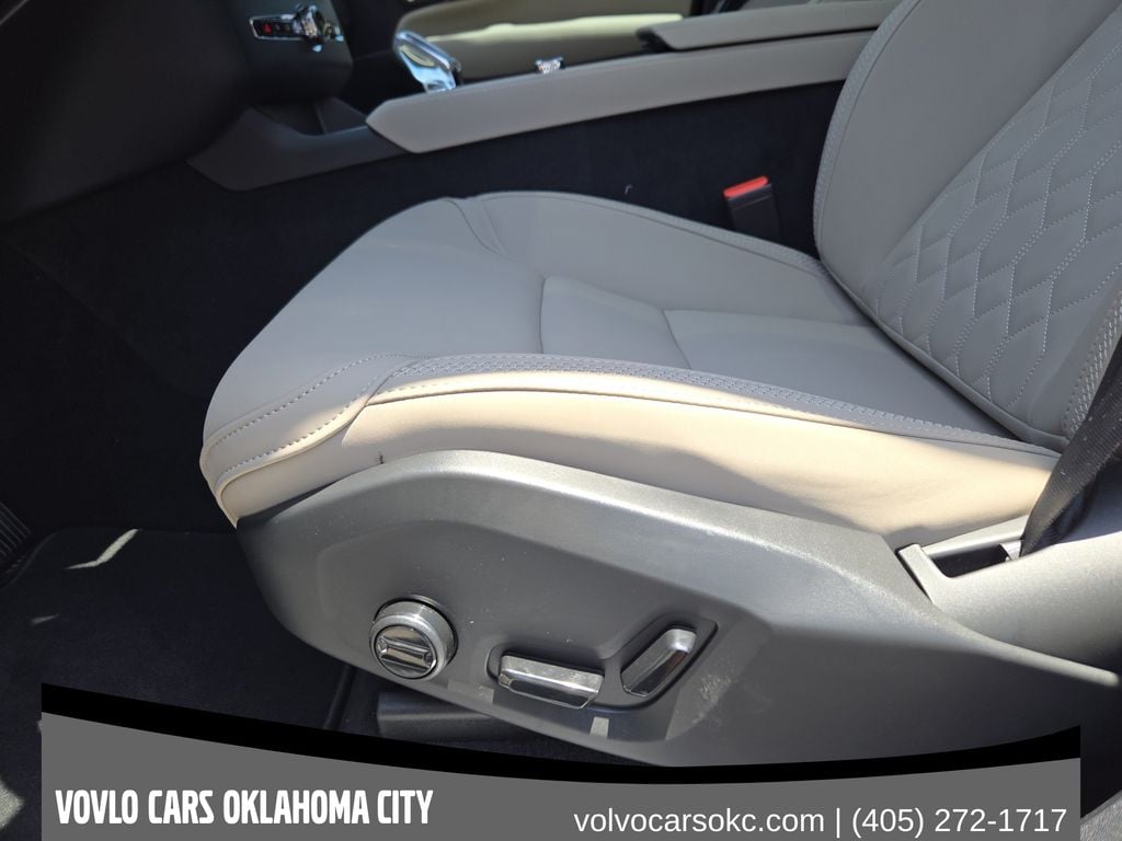 2026 Volvo XC90 Plus - Photo 18