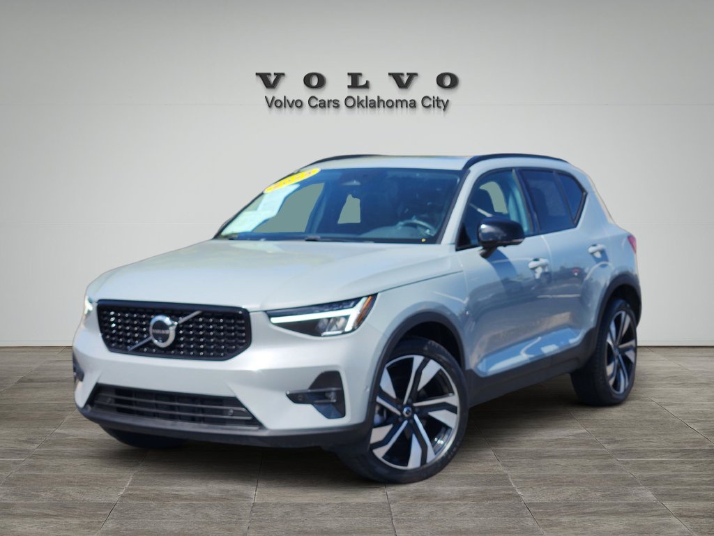 2025 Volvo XC40