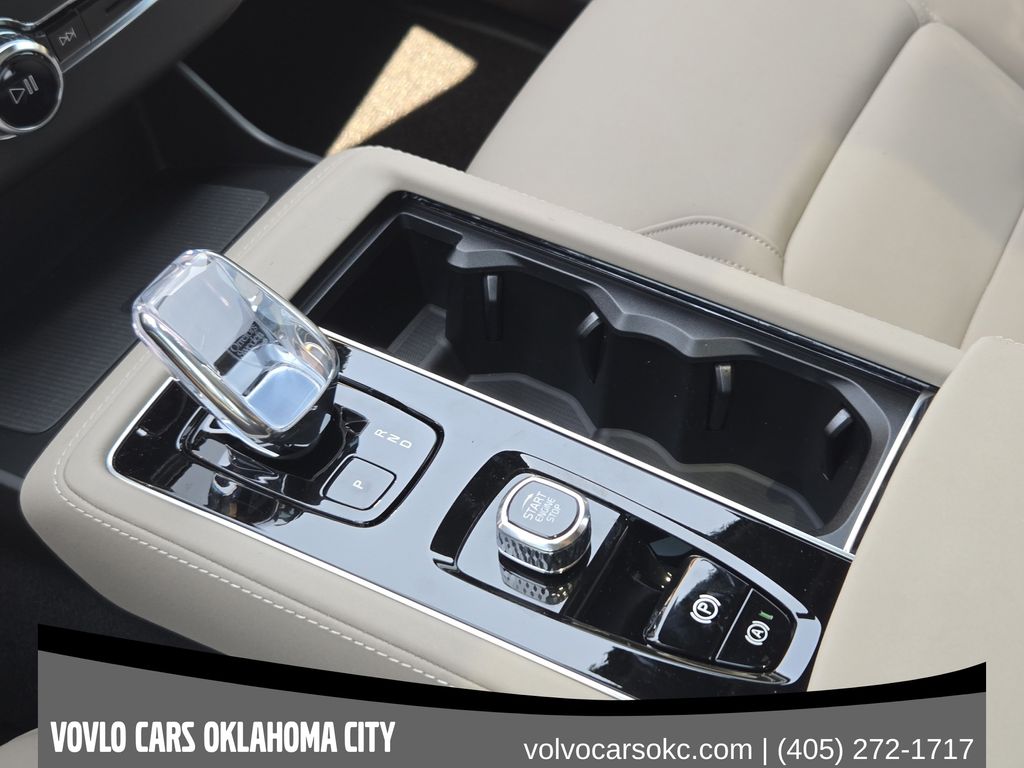 2026 Volvo XC90 Plus - Photo 16