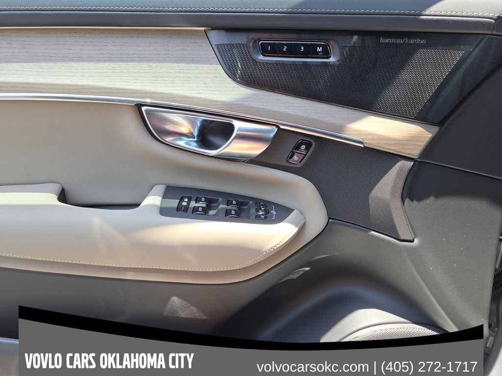 2026 Volvo XC90 Plus - Photo 17