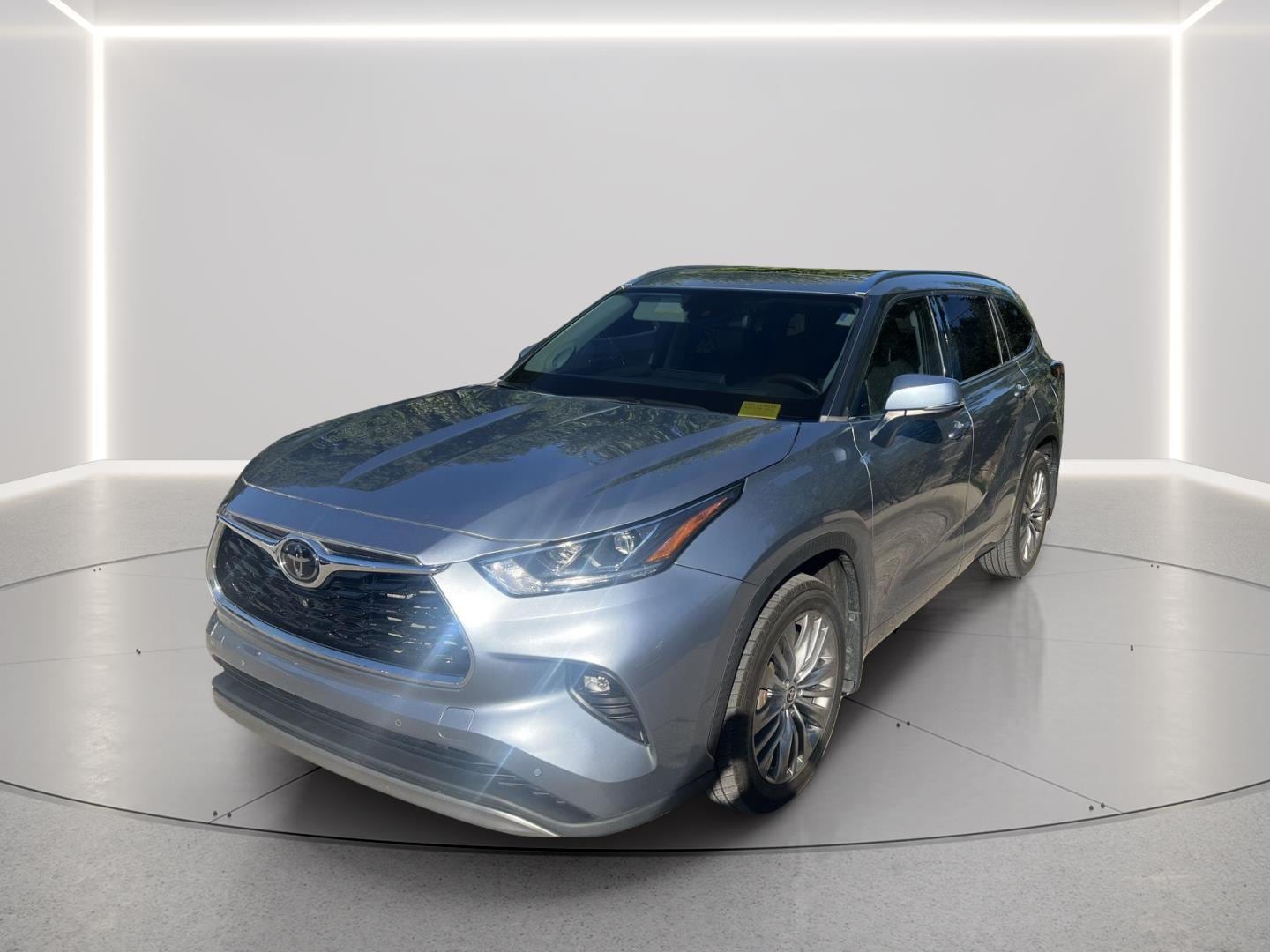 Used 2021 Toyota Highlander Platinum with VIN 5TDFZRBH4MS106803 for sale in Kansas City