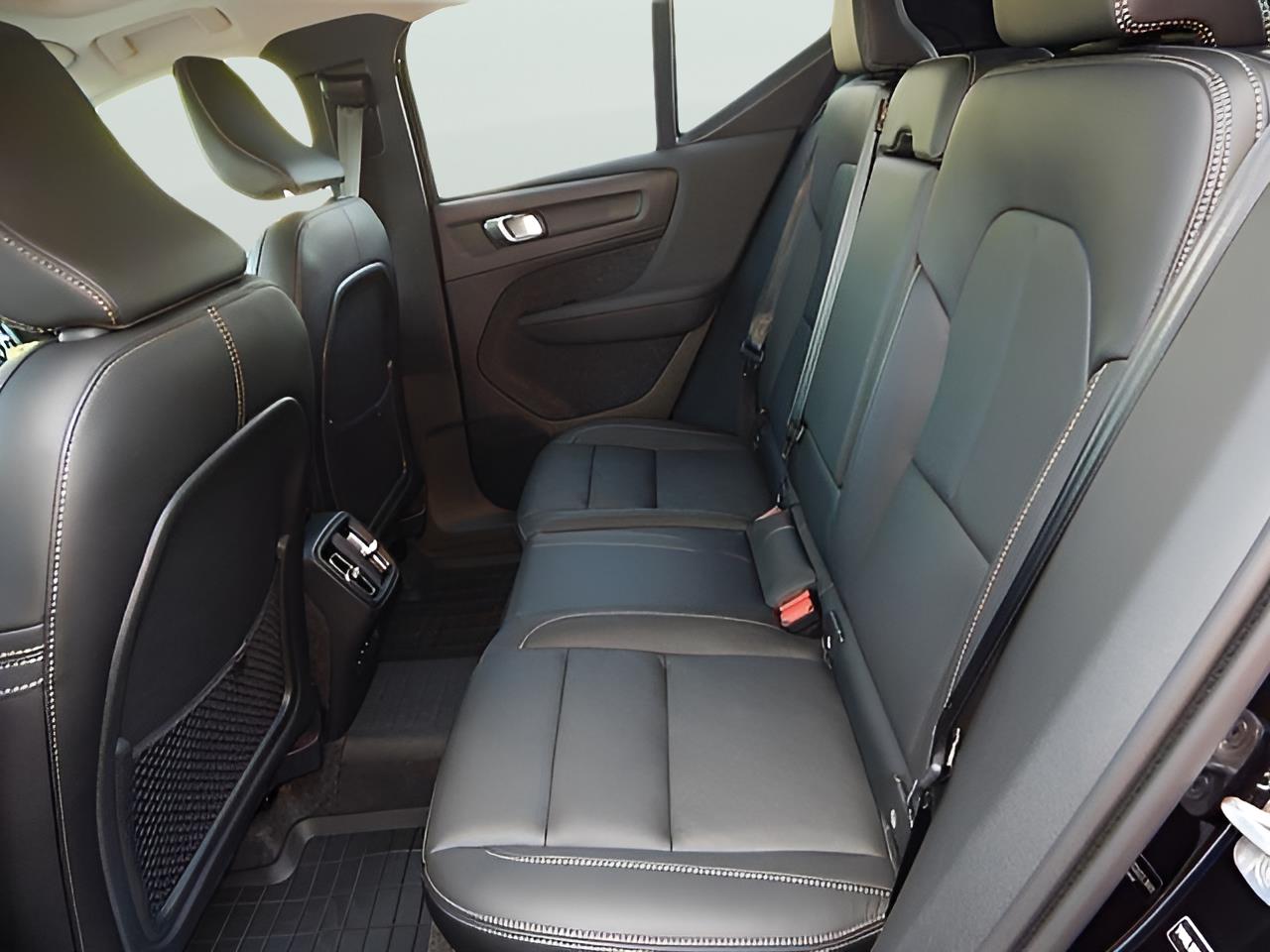2026 Volvo XC40 Plus - Photo 12