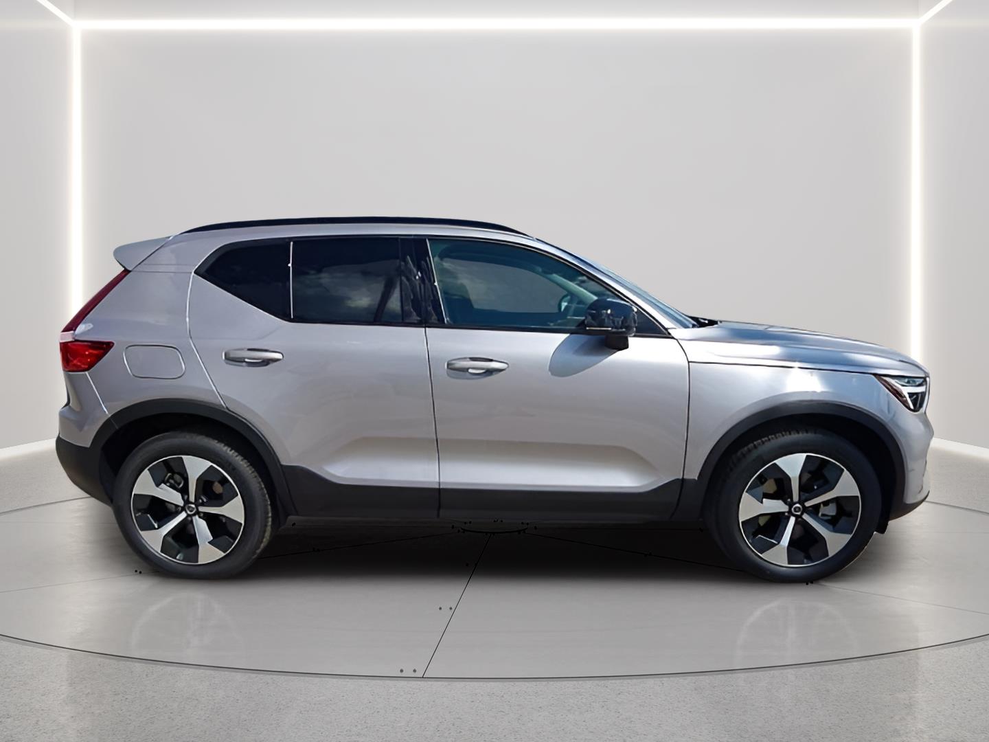 2026 Volvo XC40 Plus - Photo 6