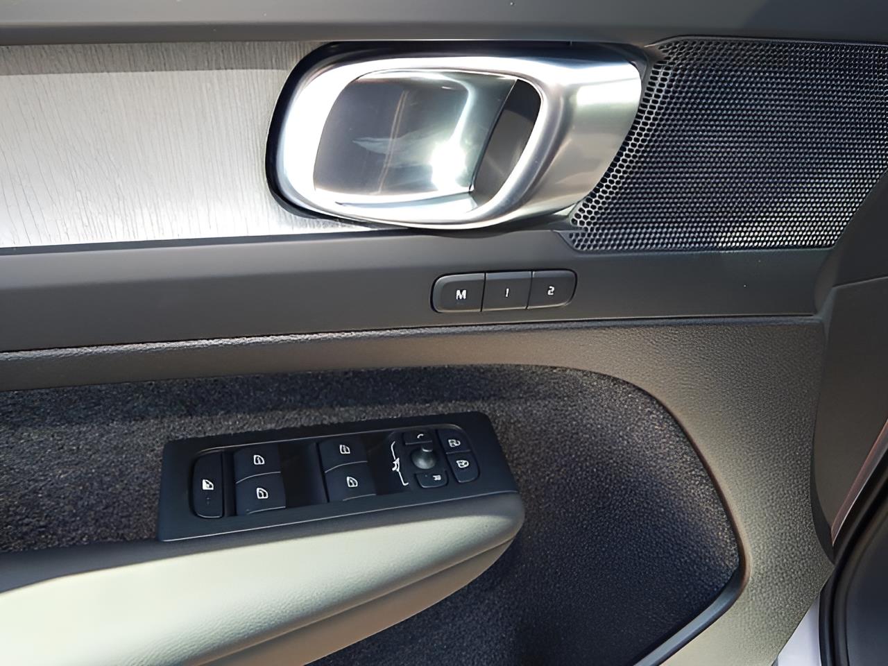 2026 Volvo XC40 Plus - Photo 14